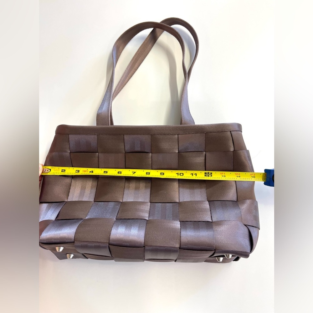 Harveys The Original Seatbelt Shoulder Bag‎ in Brown - Picture 8 of 9